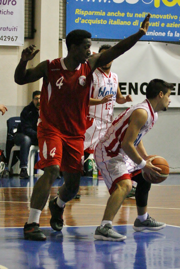 Obi Egbunike in maglia Orvieto Basket