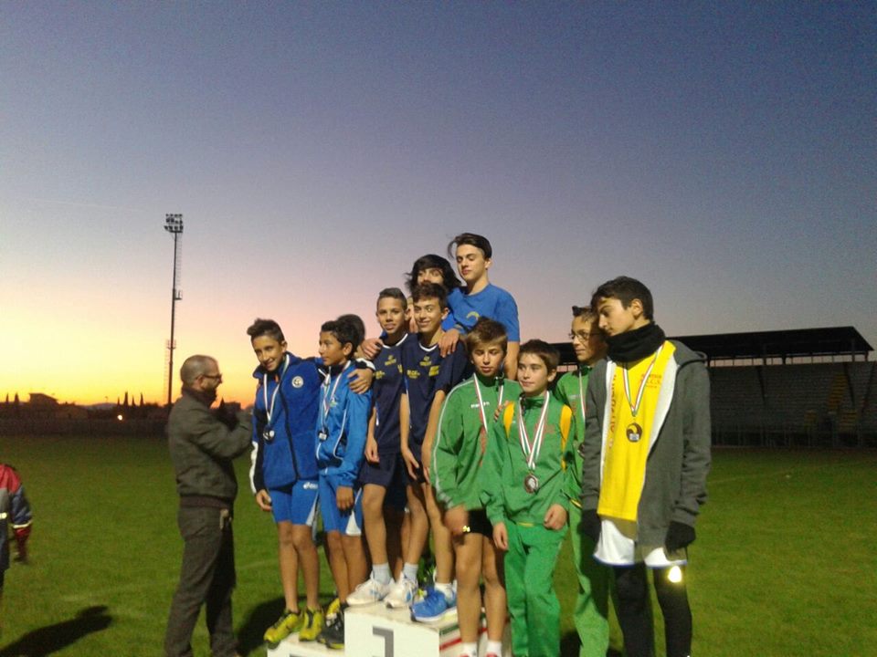 Storico en-plein dell’Atletica Libertas: titolo regionale di staffette sia ai Ragazzi che alle Ragazze
